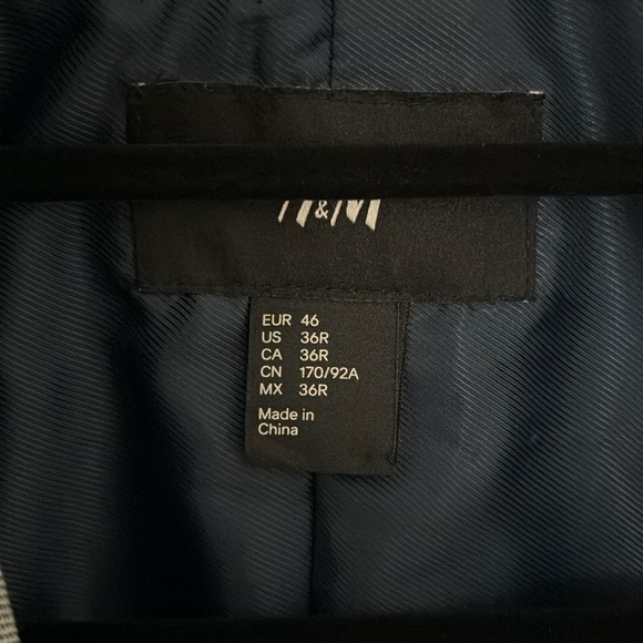 H&M Men’s Light Blue Blazer with elbow patches. Size 36R. - Picture 2 of 3